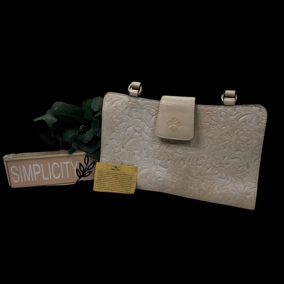 LOW START Patricia Nash Cream Embossed Leather Purse bag Inside is suede - Picture 1 of 11